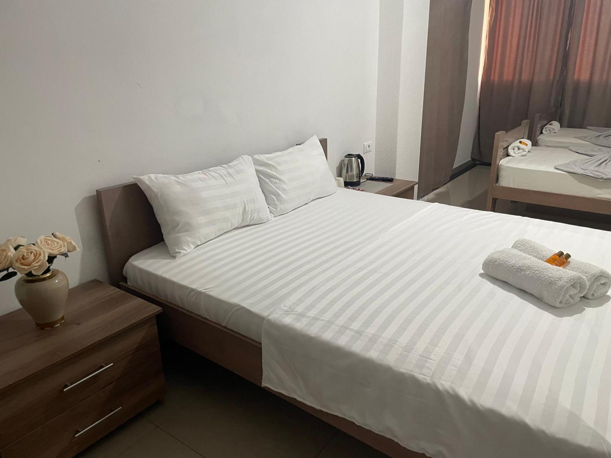Hotel Majestic Struga Exterior photo